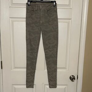 American Eagle Outfitters Gray Camo Skinny Jeans
